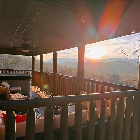 פיג'ן פורג' Smoky Paws - Exceptional Cabin, Stunning Mountain Views, Hot Tub, Tranquil, Gigabit Internet, Free L2 Ev מראה חיצוני תמונה