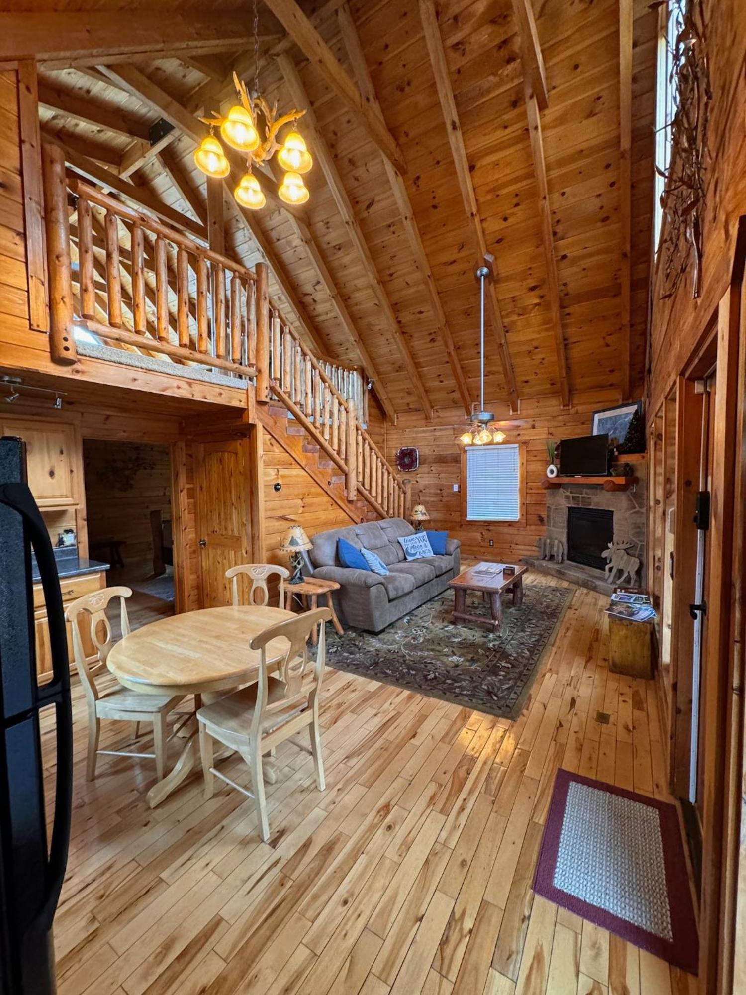 פיג'ן פורג' Smoky Paws - Exceptional Cabin, Stunning Mountain Views, Hot Tub, Tranquil, Gigabit Internet, Free L2 Ev מראה חיצוני תמונה
