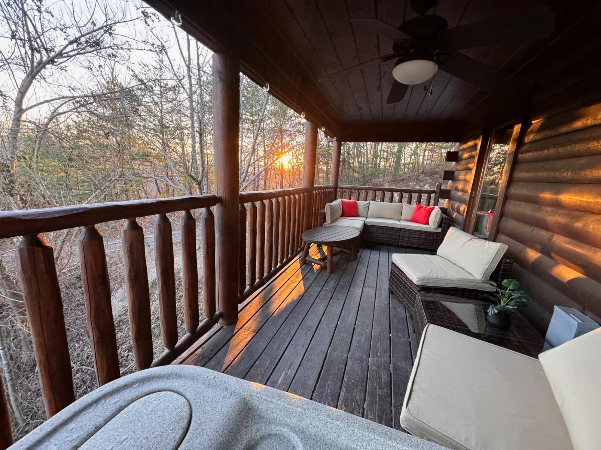 פיג'ן פורג' Smoky Paws - Exceptional Cabin, Stunning Mountain Views, Hot Tub, Tranquil, Gigabit Internet, Free L2 Ev מראה חיצוני תמונה