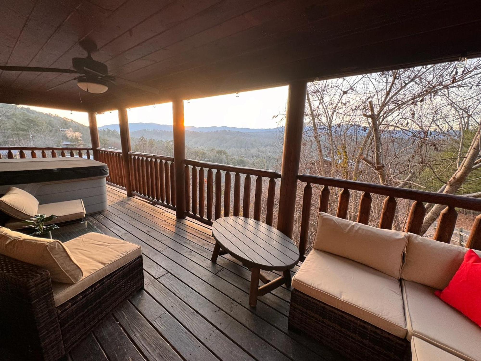 פיג'ן פורג' Smoky Paws - Exceptional Cabin, Stunning Mountain Views, Hot Tub, Tranquil, Gigabit Internet, Free L2 Ev מראה חיצוני תמונה