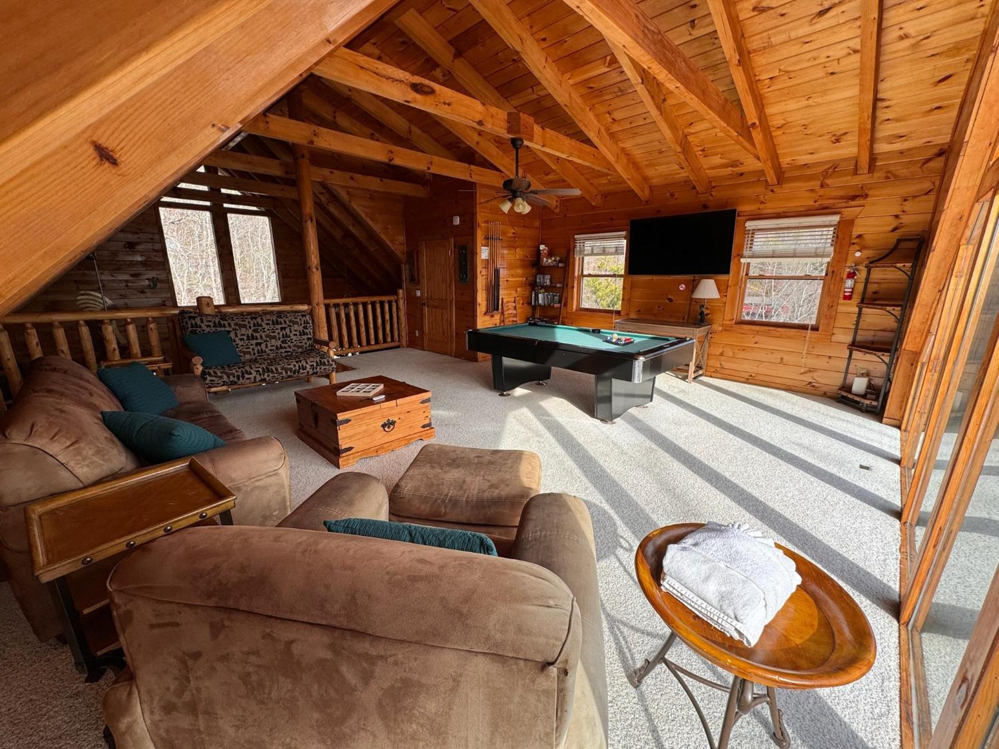 פיג'ן פורג' Smoky Paws - Exceptional Cabin, Stunning Mountain Views, Hot Tub, Tranquil, Gigabit Internet, Free L2 Ev מראה חיצוני תמונה