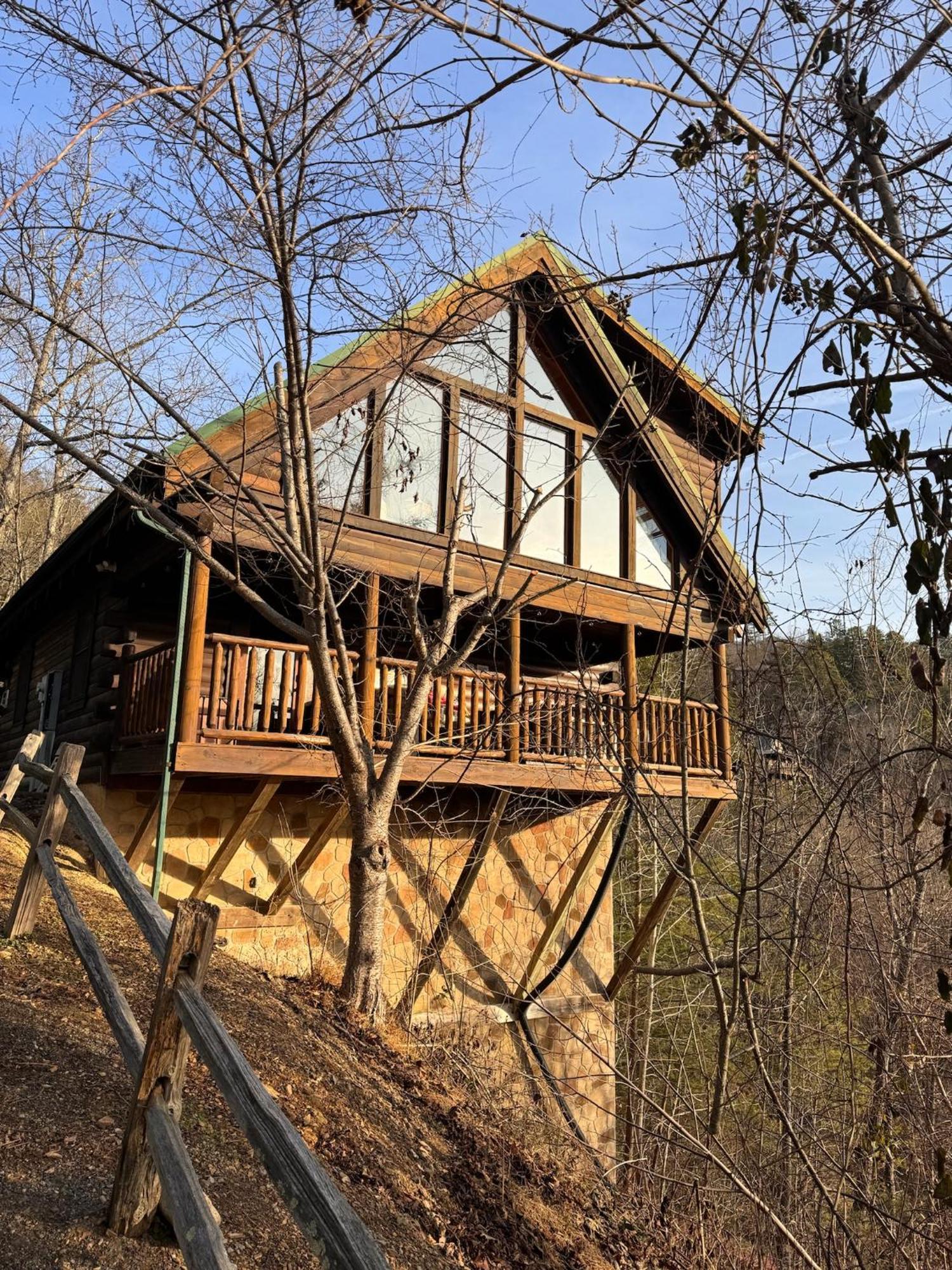 פיג'ן פורג' Smoky Paws - Exceptional Cabin, Stunning Mountain Views, Hot Tub, Tranquil, Gigabit Internet, Free L2 Ev מראה חיצוני תמונה