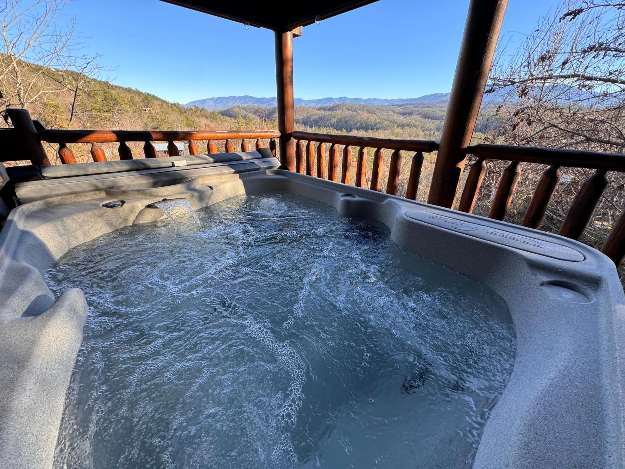 פיג'ן פורג' Smoky Paws - Exceptional Cabin, Stunning Mountain Views, Hot Tub, Tranquil, Gigabit Internet, Free L2 Ev מראה חיצוני תמונה